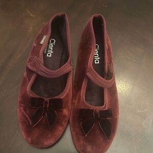 Cienta maroon velvet shoes. Y2